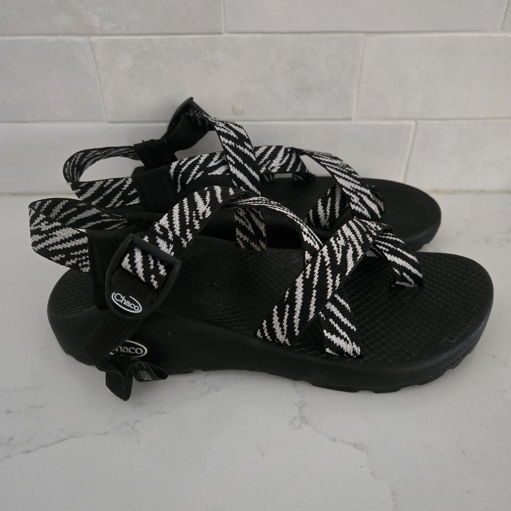EUC Chaco Z/2 Cloud Adjustable Strap Classic Sandals Waterproof Black White Sz 8 - Picture 2 of 8